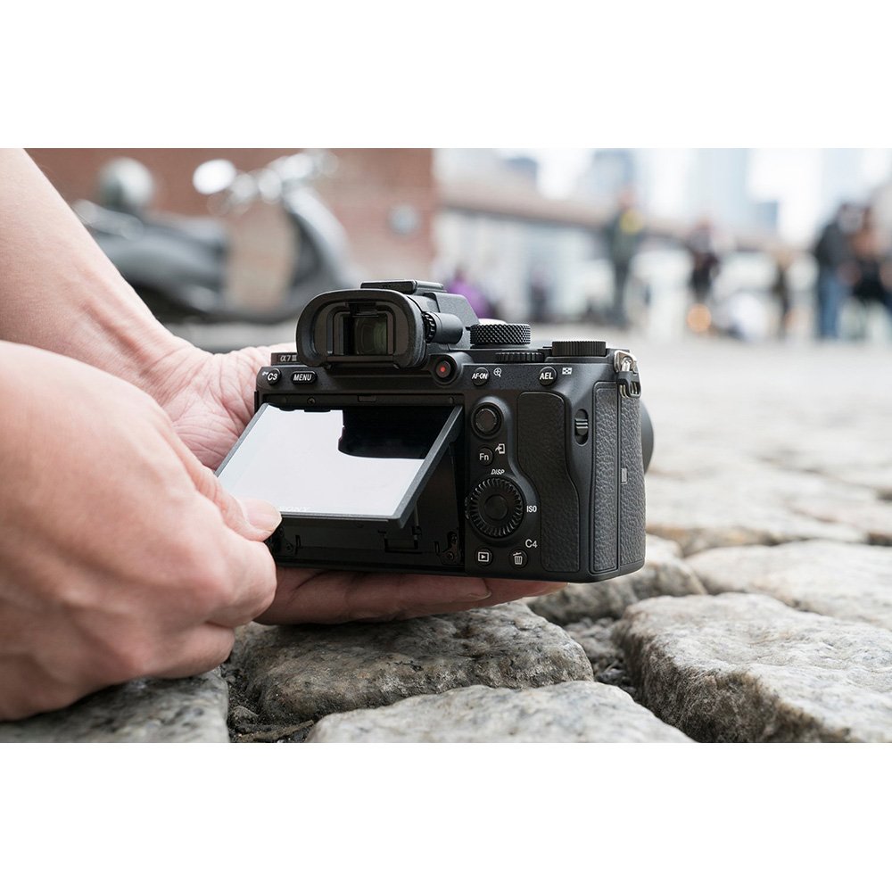 Sony Alpha ILCE-7M3K Mirrorless Camera with 28-70mm Zoom Lens image 3