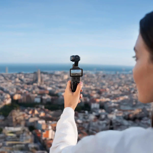 DJI Osmo Pocket 4 Creator Combo image 4